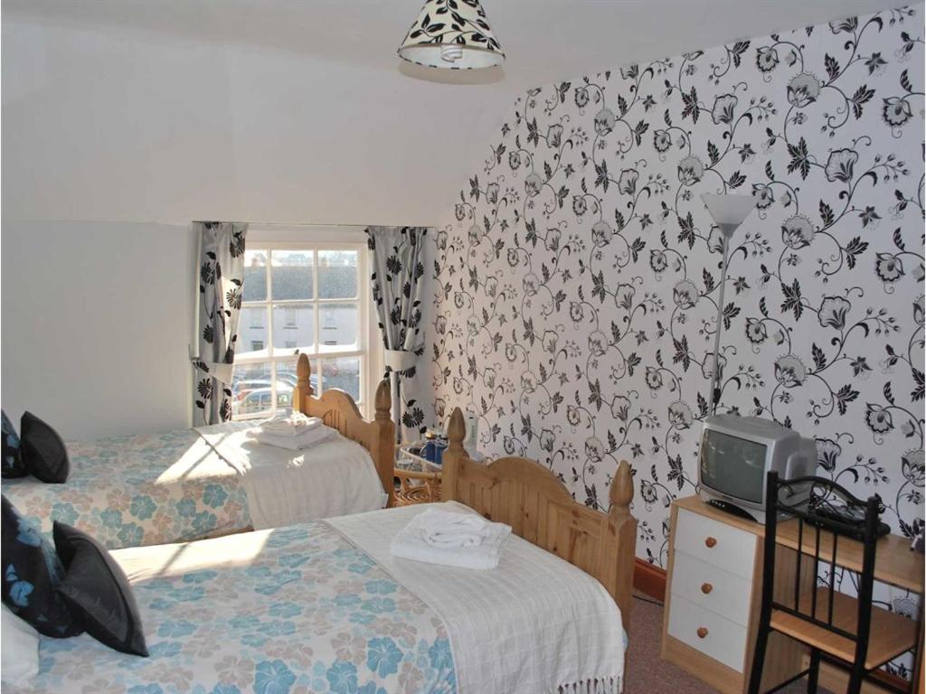 College Guest House Haverfordwest Ngoại thất bức ảnh