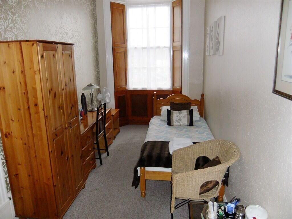College Guest House Haverfordwest Ngoại thất bức ảnh