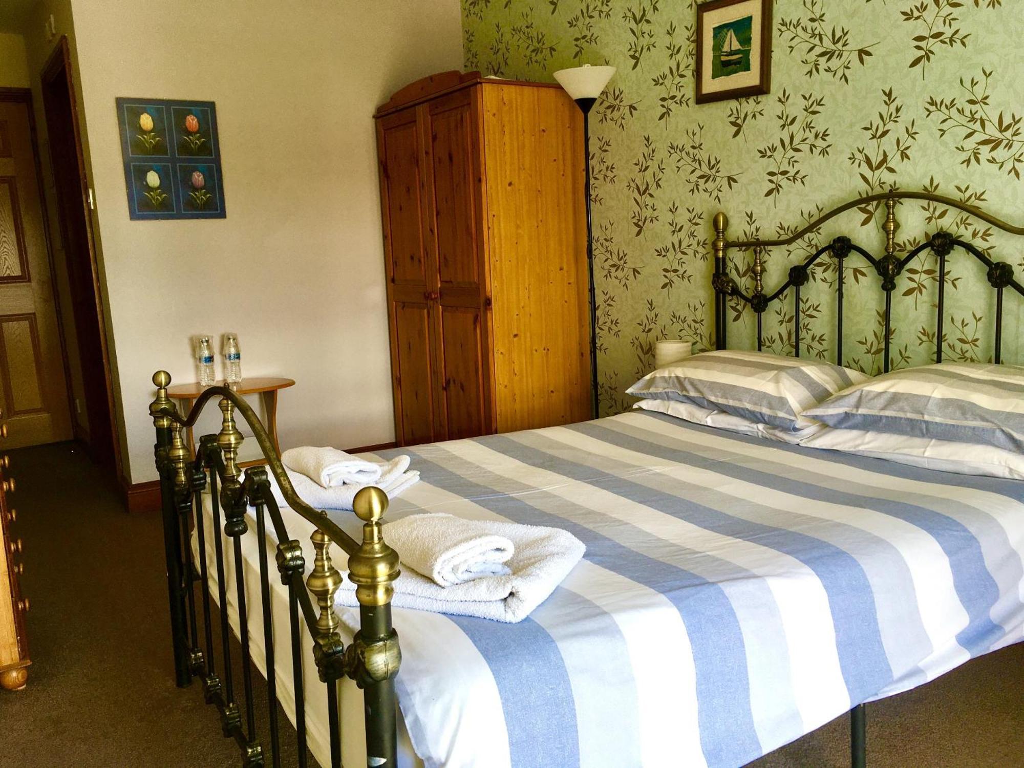 College Guest House Haverfordwest Phòng bức ảnh