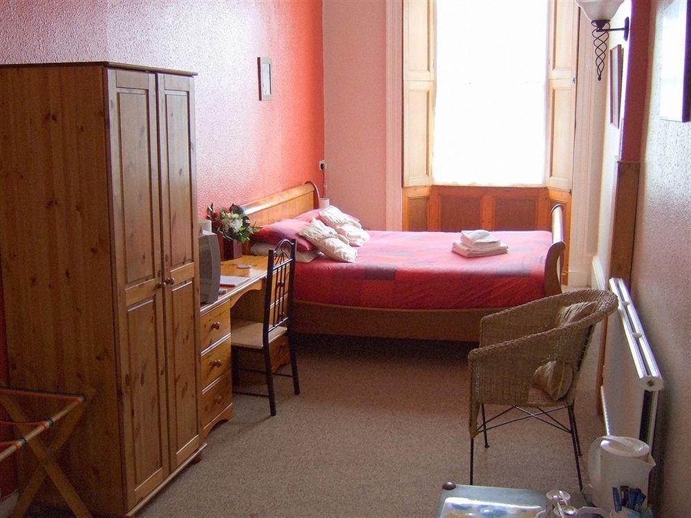 College Guest House Haverfordwest Ngoại thất bức ảnh
