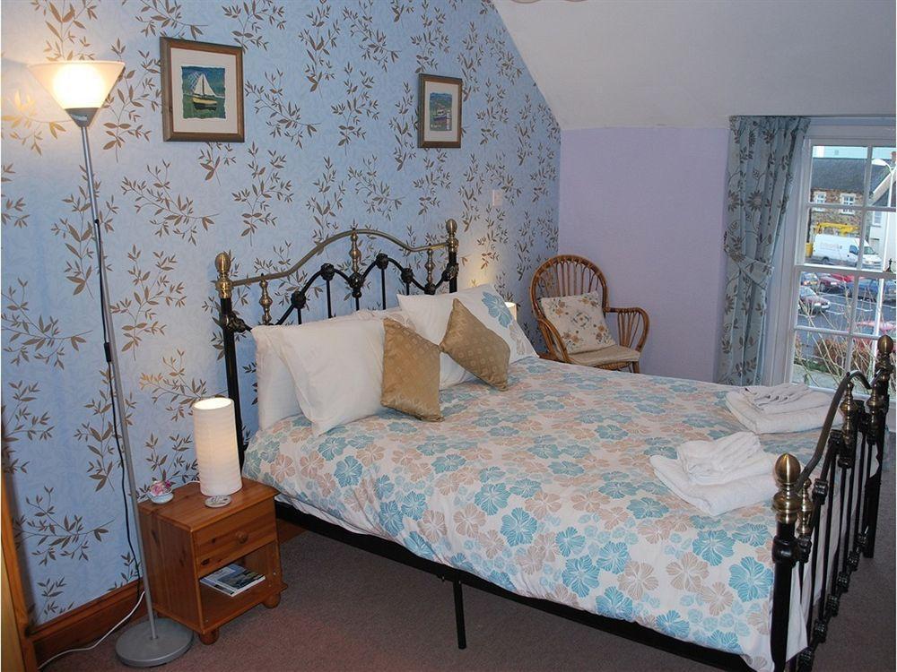 College Guest House Haverfordwest Ngoại thất bức ảnh